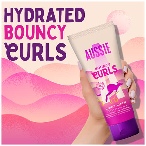 Infographic: HYDRATED BOUNCY CURLs with bottle of Aussie's BOUNCY CURLS conditioner