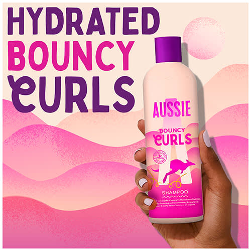 Infographic: HYDRATED BOUNCY CURLs with bottle of Aussie's BOUNCY CURLS shampoo